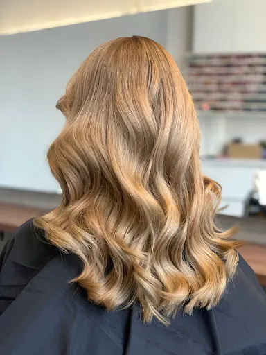 M. Artist Studio Fryzjerskie